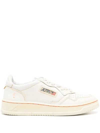 Autry Medalist Sneakers In White