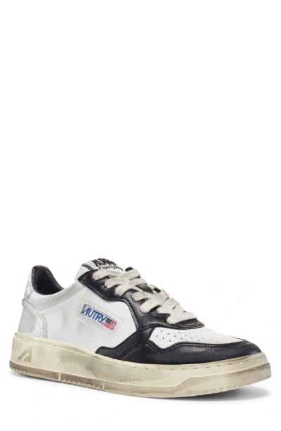Autry Medalist Super Vintage Low Sneakers In White