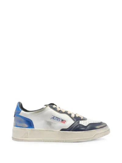 Autry Low-top Vintage Sneakers With Blue Accents And Classic Design In White