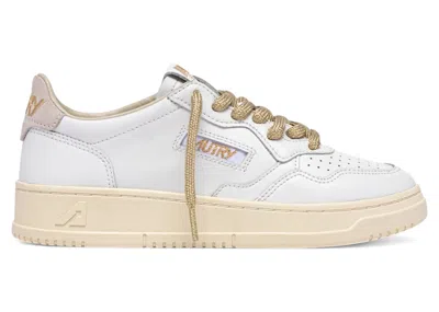 Pre-owned Autry Medalist Sw Oc (women's) Sneakers In White
