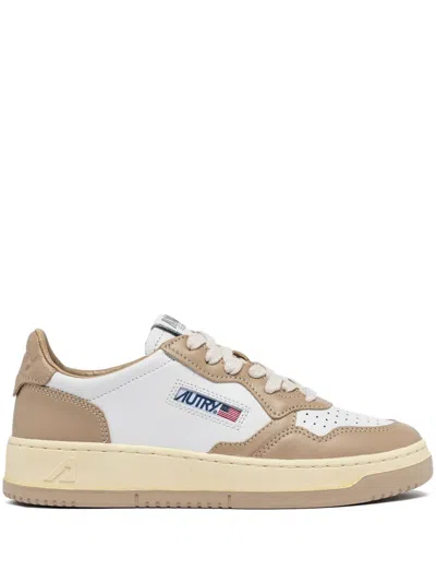 Autry Medalist Low In White