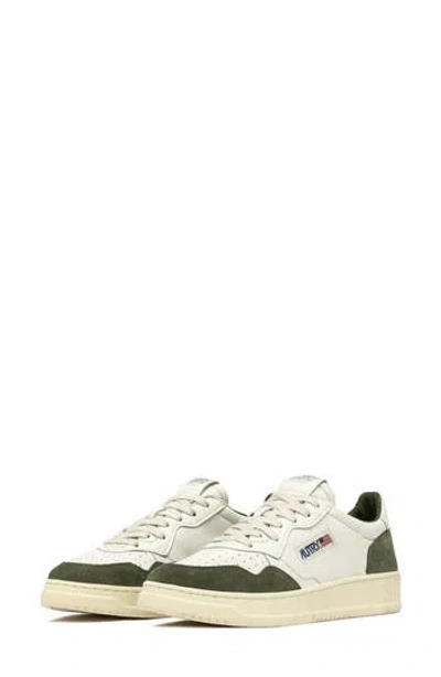 Autry Medalist Washed Low Top Sneaker In White