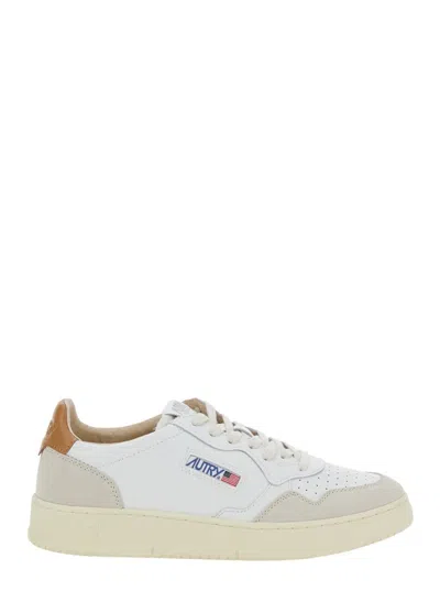 AUTRY 'MEDALIST LOW' WHITE SNEAKERS WITH NAVY BLUE HEEL TAB IN LEATHER MAN