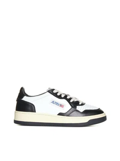 Autry Medalist Low White And Black Low Top Trainers With Logo Patch In Leather Woman