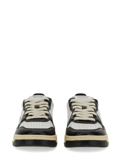 Autry Medialist Low Leather Sneakers In Black