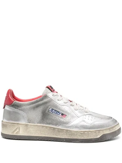 AUTRY AUTRY METALLIC SILVER SNEAKERS WITH TEXTURED FINISH AND CONTRASTING RED ACCENTS