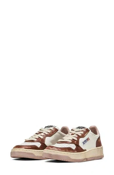 Autry Retro Low Sneaker In Brown