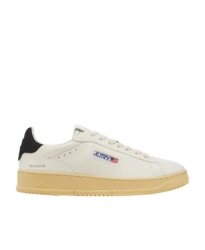 Autry Round Head Low Upper Board Shoes In Nude