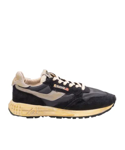 Autry Round Toe Sneakers In Black