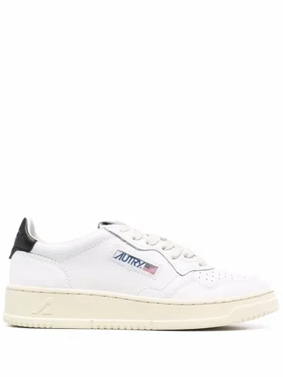 Autry Medalist Low-top Bicolor Leather Sneakers In White