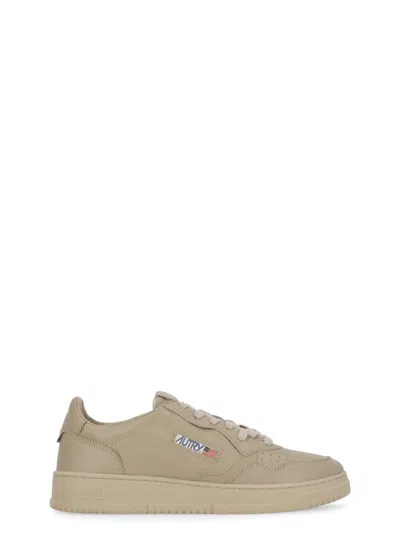 Autry Medalist Low Sneakers In Beige