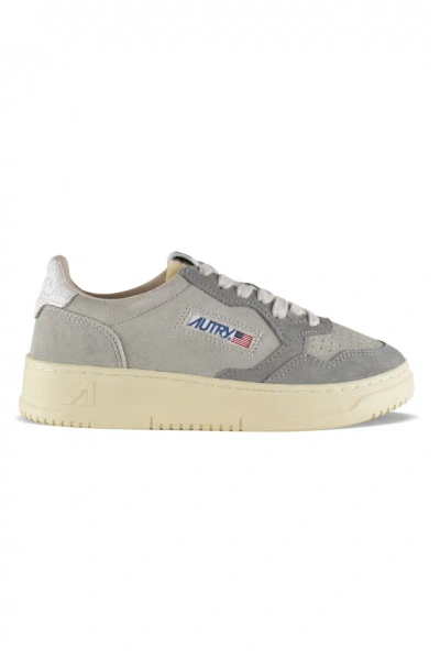 Autry Medalist Low-top Sneakers In Grey