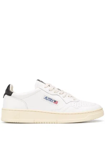 Autry Medalist Low Ll22 Sneakers In White