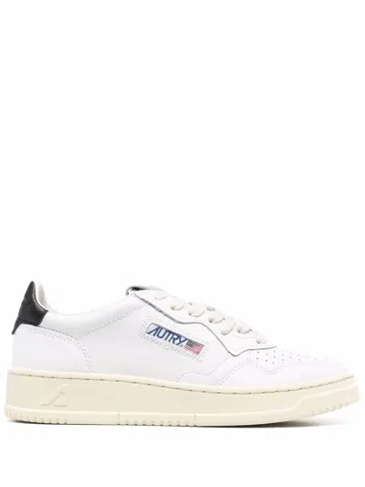 Autry Medalist White Low Top Sneakers With Contrasting Heel Tab In Leather Woman