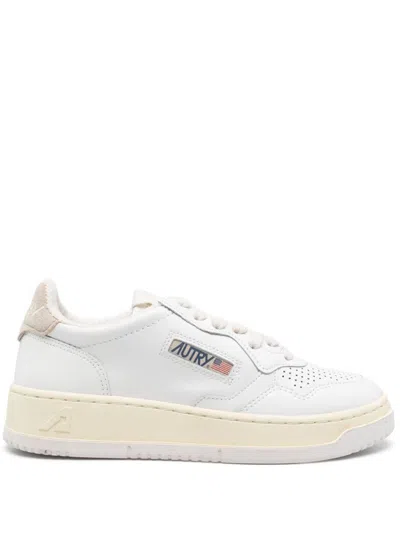 Autry Medalist Low-top Womans Sneakers In White