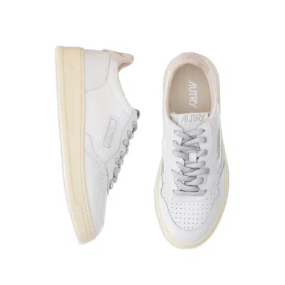 Autry Medalist Perforated Sneakers In White