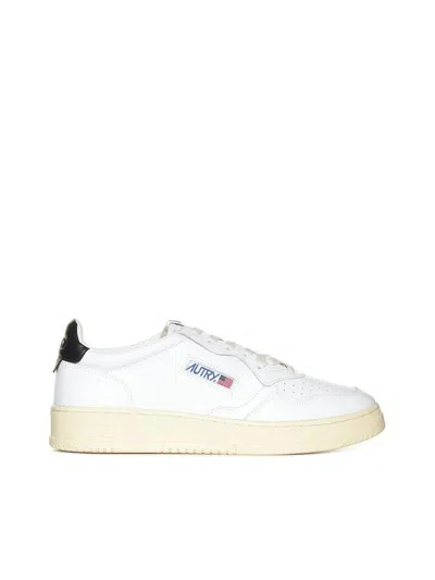 AUTRY 'MEDALIST LOW' WHITE SNEAKERS WITH CONTRASTING HEEL TAB