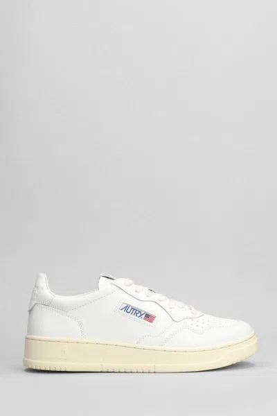 Autry Medalist Low Sneakers In White