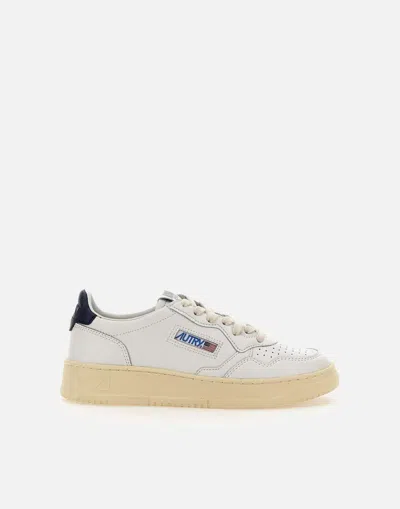 Autry Medalist Low Sneakers In White-blue