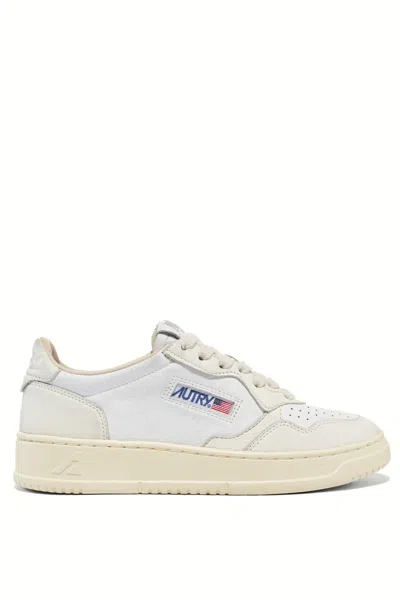 Autry Stylish Woman's Flat Shoes - Perfect For Everyday Wear In White