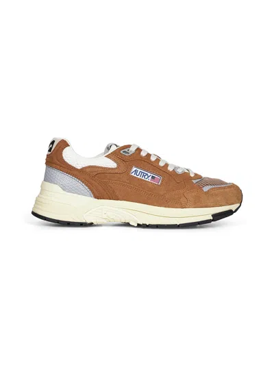 AUTRY SUEDE AND MESH HYPERWAY SNEAKERS