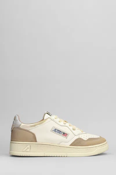 Autry Sup Vint Low Sneakers In White Leather
