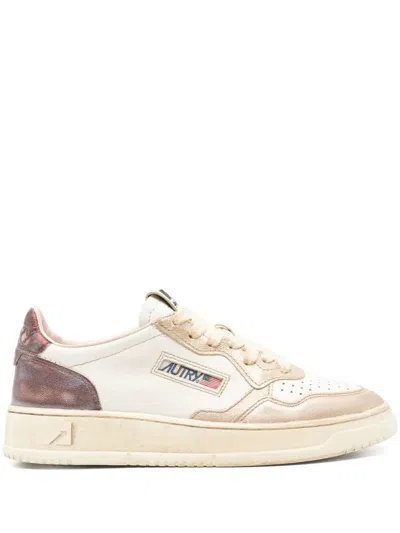 Autry Super Vintage Low Woman Metallic Leather Sneakers In Neutral