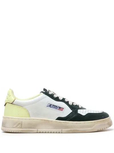 Autry Super Vintage Medalist Leather Sneakers In White