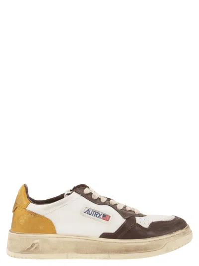 Autry Super Vintage Medalist Low Sneakers In Honey, Brown And White Leather