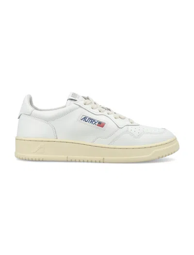 Autry The Medalist Low Sneaker For Women-refined Vintage Sports Style In White