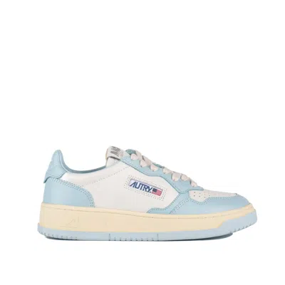 AUTRY AUTRY WHITE AND LIGHT BLUE TWO-TONE LEATHER MEDALIST LOW SNEAKERS