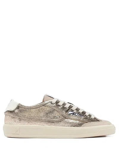 Autry Windscape Low Sneakers In Platinum And Marshmallow Laminated Lea In Gold