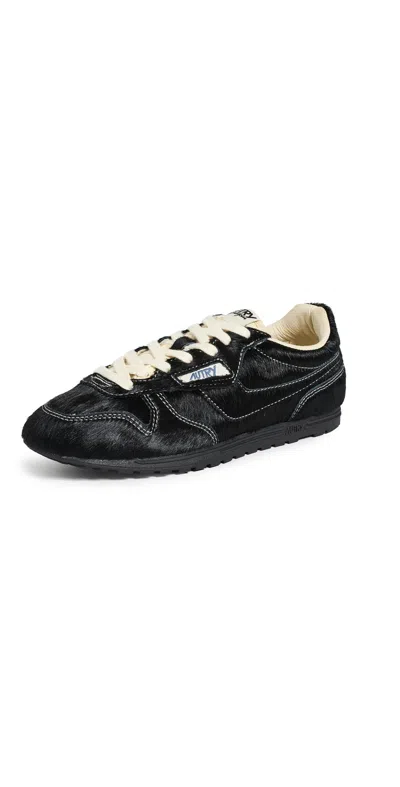 Autry Textured Low-top Sneakers In Black