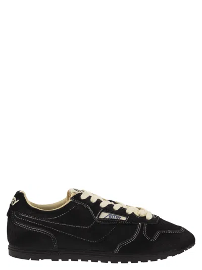 Autry Textured Low-top Sneakers In Black