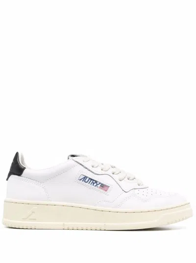 AUTRY AUTRY WOMANS WHITE LEATHER SNEAKERS WITH BLACK HEEL TAB