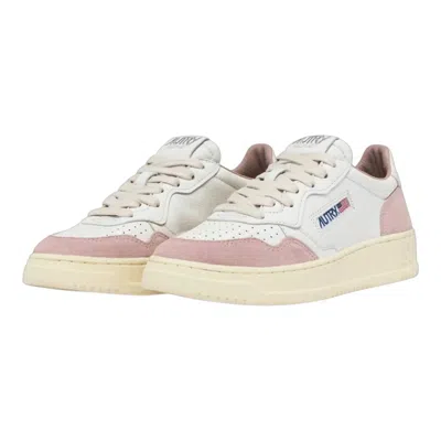 Autry Medalist Washed Low Top Sneaker In White