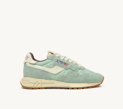 AUTRY WOMEN'S REELWIND LOW SNEAKER SHOES IN GRN/RUT