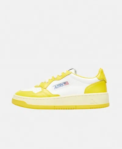 Autry Medalist Low-top Sneakers In Giallo