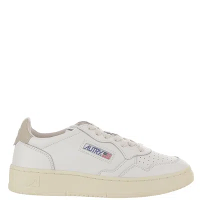 Autry Round Toe Leather Trainers With Front Lacing And Iconic Logo In White