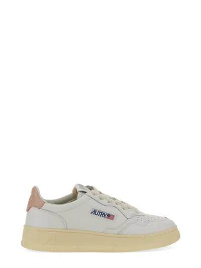 Autry Womens Medalist Low Sneakers In White