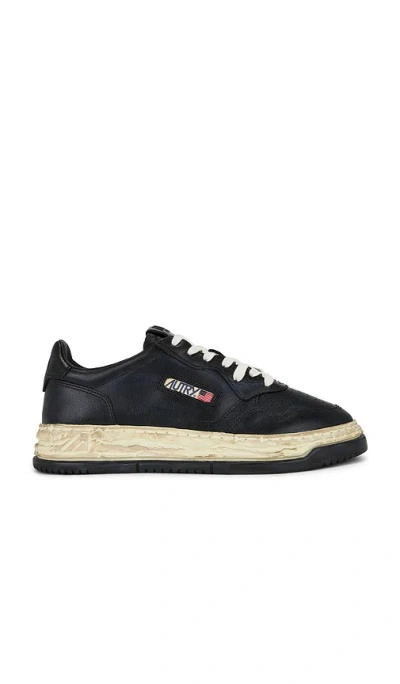 Autry X Maison Mihara Yasuhiro General Scale Medalist Sneaker In Black