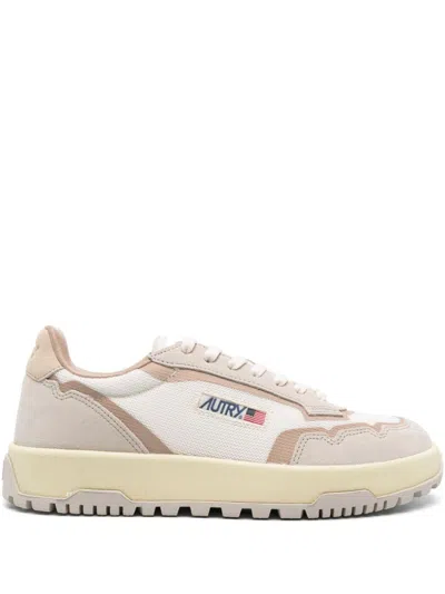 Autry Wild Pace Sneakers In White/sand