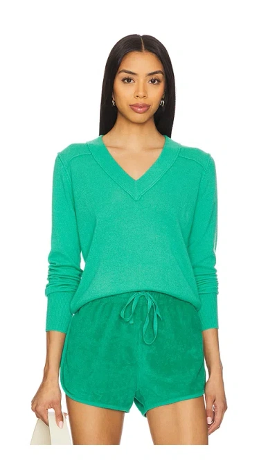 Autumn Cashmere Cropped V With Reversed Seam In Green
