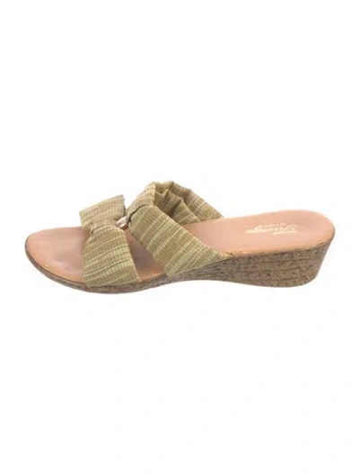 Pre-owned Avanti Striped Slides In Green
