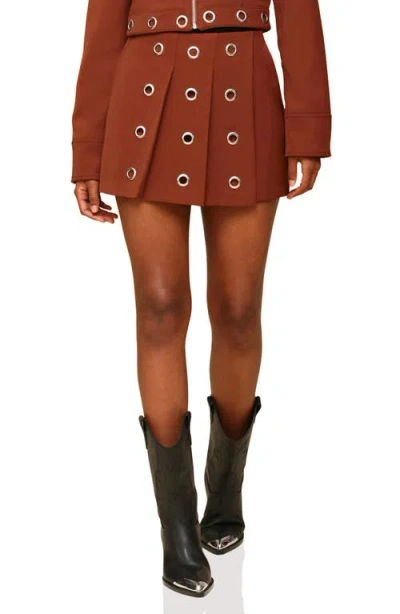 Avec Les Filles Pleated Grommet Miniskort In Rust