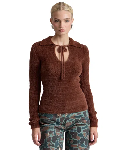 Avec Les Filles Women's Spread Collar Keyhole Sweater In Russet