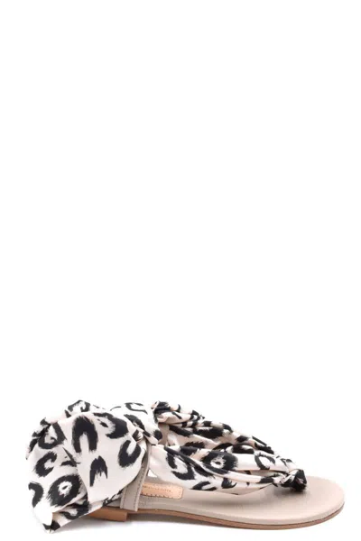 AVEC MODÉRATION AVEC MODERATION FLIP-FLOPS