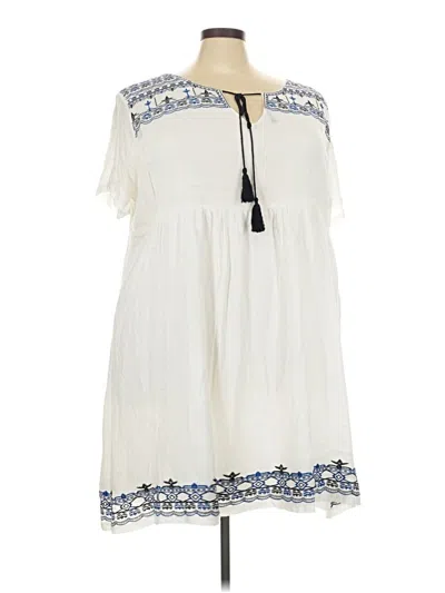 Avenue Casual Dress In White
