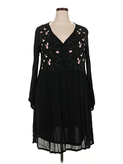 Pre-owned Avenue Cocktail Dress In Black