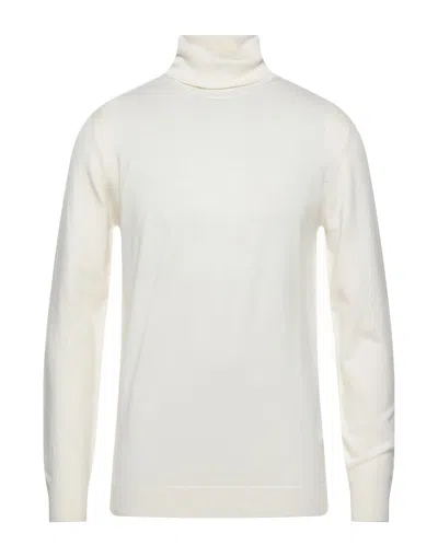 Avignon Turtlenecks In White